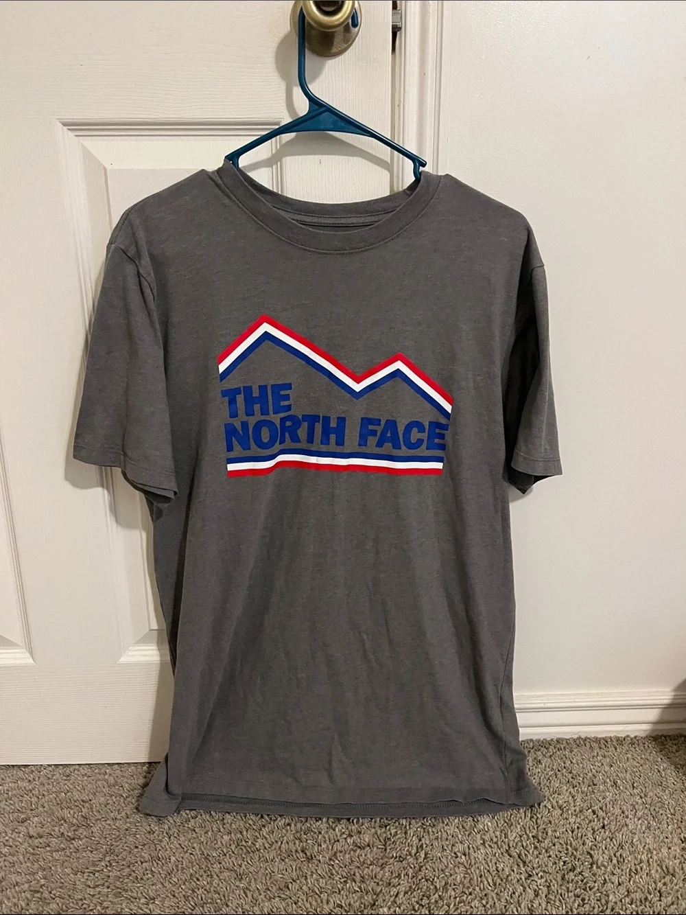 The North Face Men’s Charcoal Short-Sleeve Logo Tee with Red & Blue size M